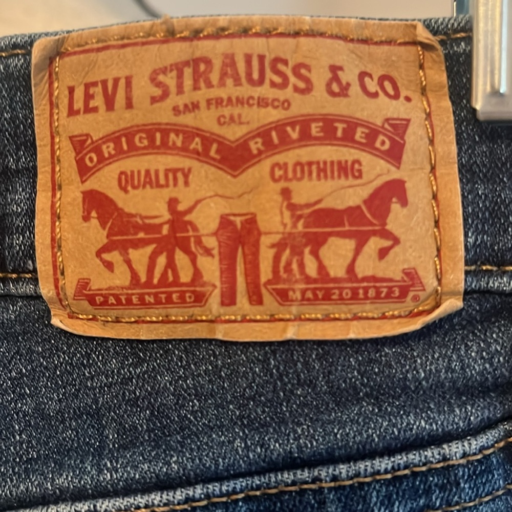 Levi’s Shaping Skinny Jeans - Picture 6 of 8